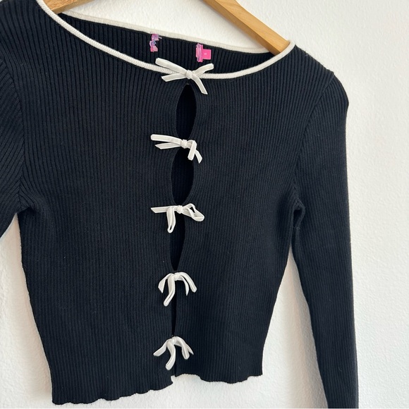 EDIKTED Billy Bow Cutout Rib Black & White Crop Top - Picture 7 of 10